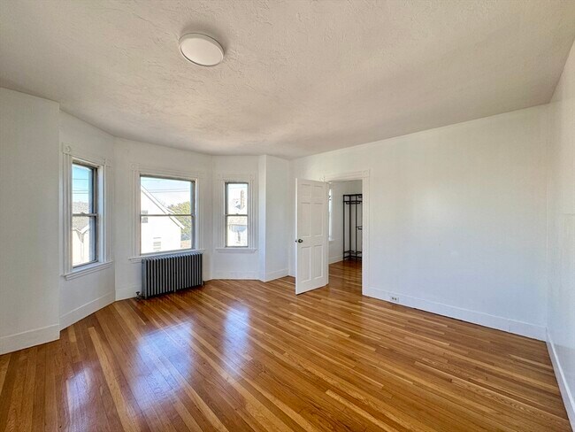 Building Photo - 33 Hollis Ave