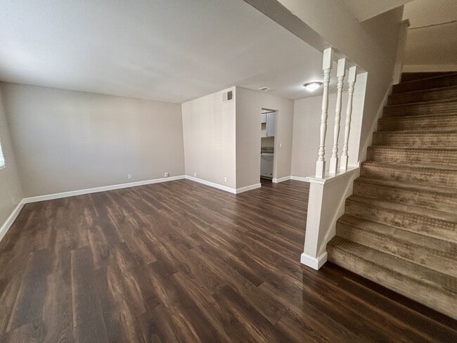 Building Photo - 1055 Mohr Ln