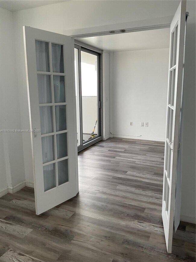 Building Photo - 9273 Collins Ave