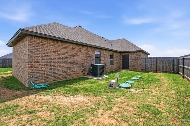 Building Photo - 4254 Mesa Dr