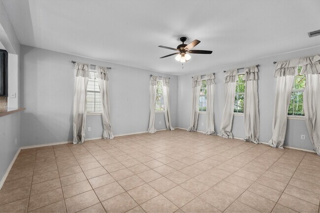 Building Photo - 2131 Kemah Village Dr