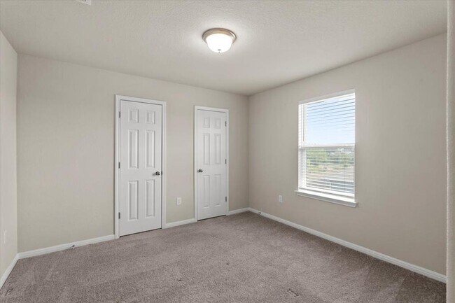 Building Photo - 121 Emerald Pass