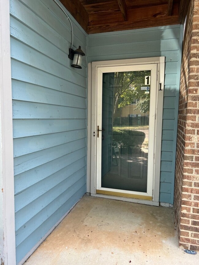 Building Photo - Charming 2-Bedroom in a Highly Sought-After Location – Don’t Miss Out!