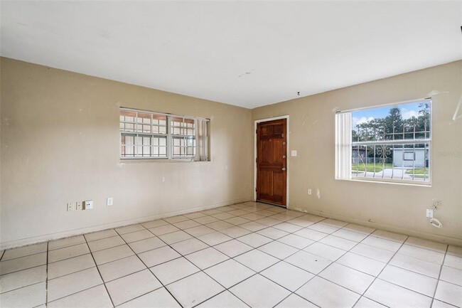Building Photo - 912 Inchon Ct