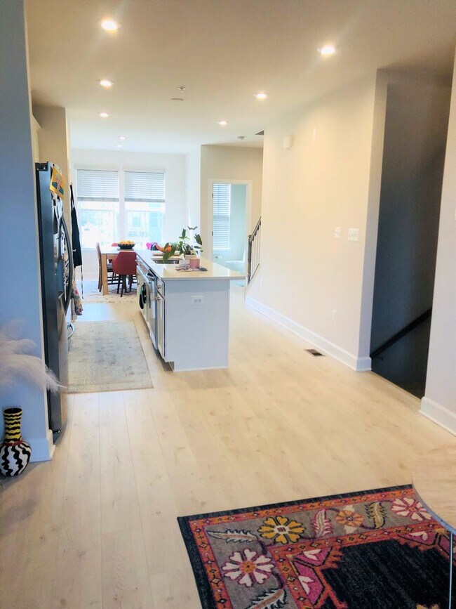 Building Photo - Newly Built Townhome with Tons of Space an...