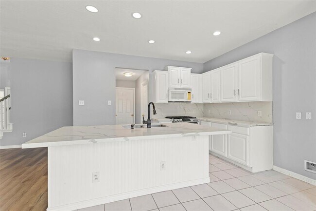 Building Photo - 4427 Village View Dr