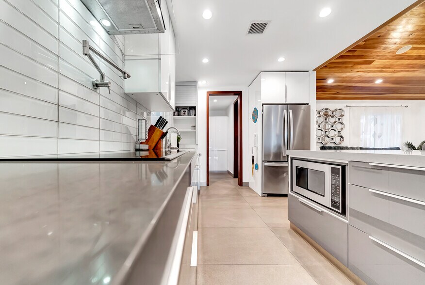 Building Photo - 5817 Ranchito Ave