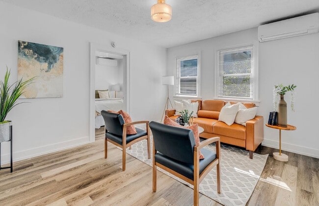Building Photo - 2 bedroom, 1 bath house now available in North Portland! Piedmont Neighborhood!