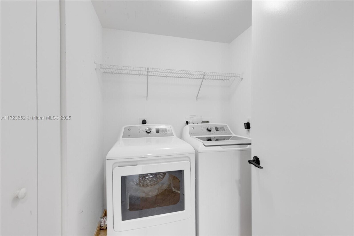 Building Photo - 21055 Yacht Club Dr
