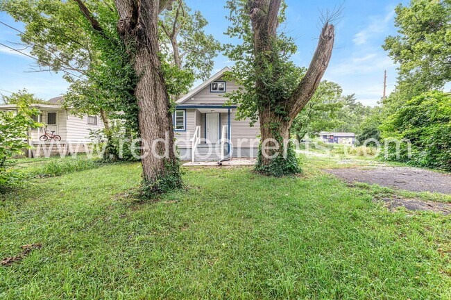 Building Photo - Spacious 3-Bed, 2-Bath Home | 1,590 Sq Ft ...