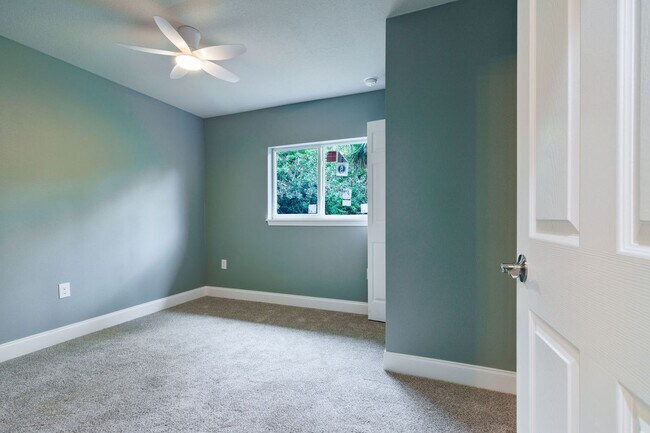Building Photo - 2462 Ensenada Ln