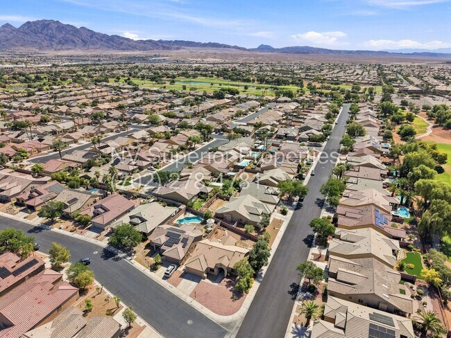 Building Photo - SE!! Stallion Mountain!! Gated!!! Single Story Home!! No Carpets!!! Covered patio!! Water Conditi...