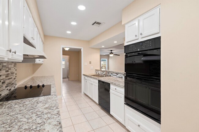 Building Photo - 14215 Lost Meadow Ln