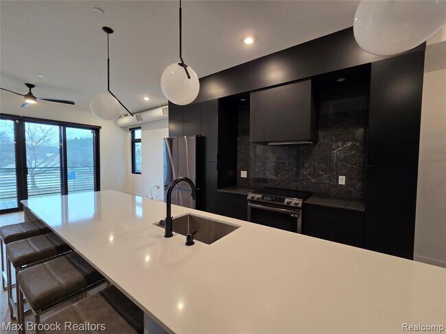 Building Photo - 1640 Bagley St