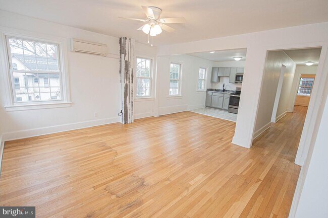 Building Photo - 308 N Division St