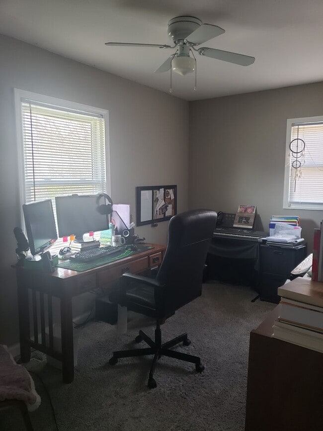 Building Photo - 3bed/1bath in Kenwood neighborhood