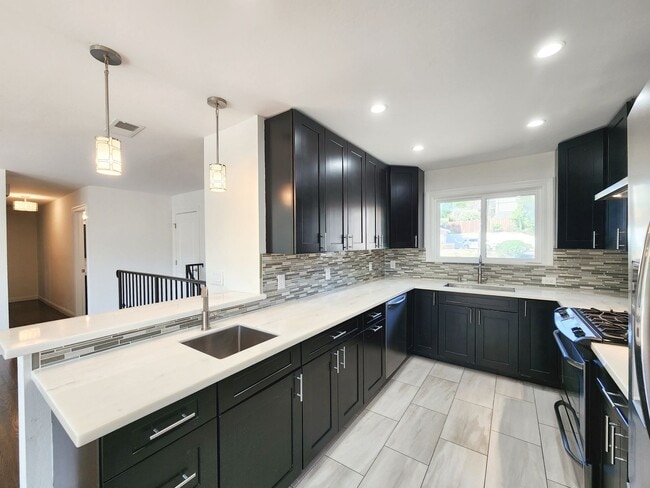 Building Photo - 3 bedroom 3 bathroom hillside Pacifica home with serene views