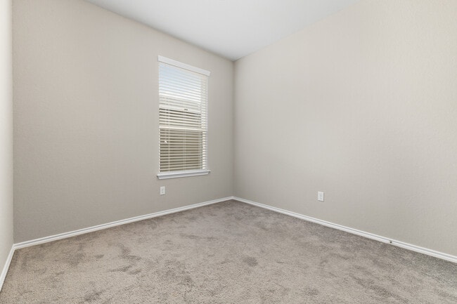 Building Photo - 10719 Noble Canyon