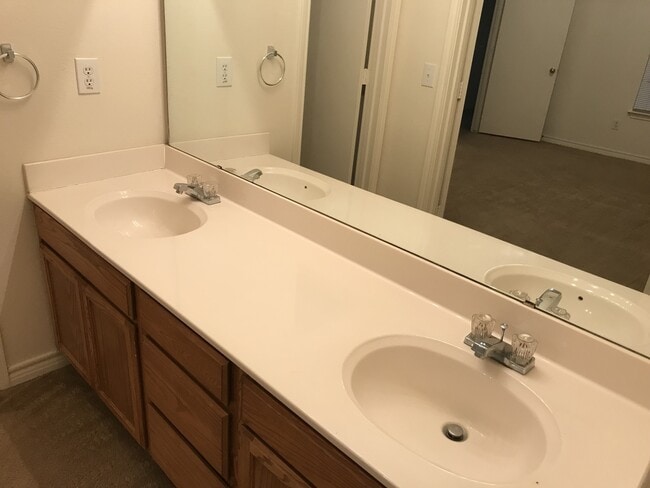 Building Photo - Duplex