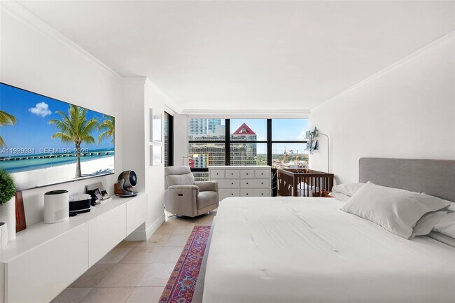 Building Photo - 1915 Brickell Ave