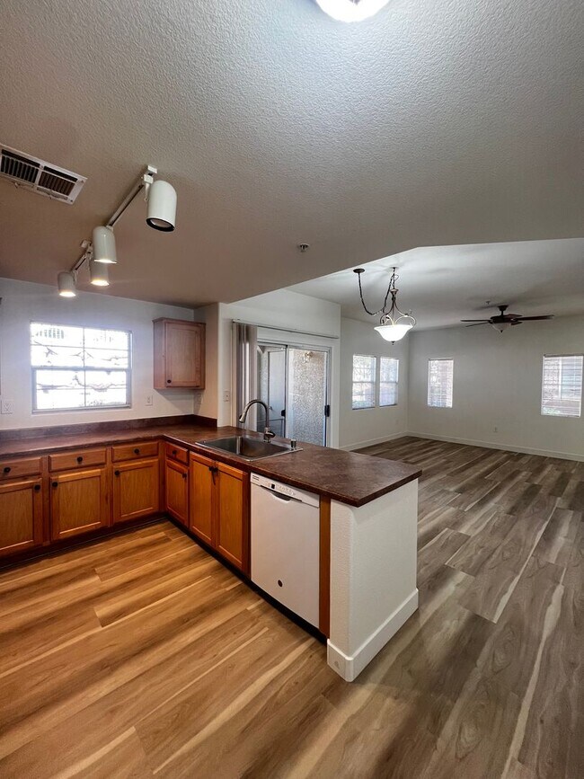 Building Photo - Gated Community / Community Pool / Luxury Vinyl Planking Throughout