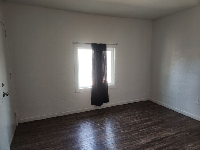 Building Photo - Great location with large yard