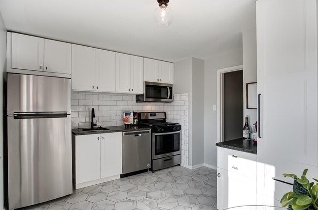 Building Photo - 1440 Elmwood Ave