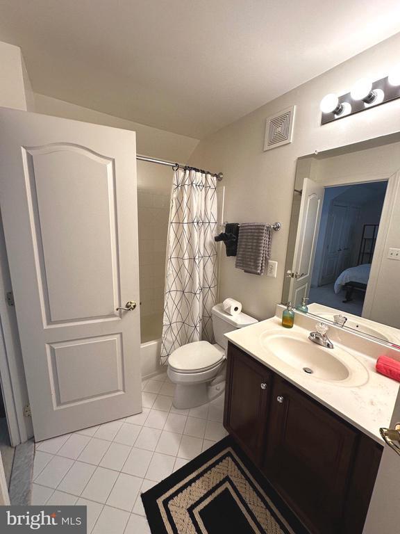 Building Photo - 1607 Seneca Ave