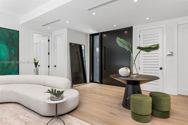 Building Photo - 4024 Bonita Ave