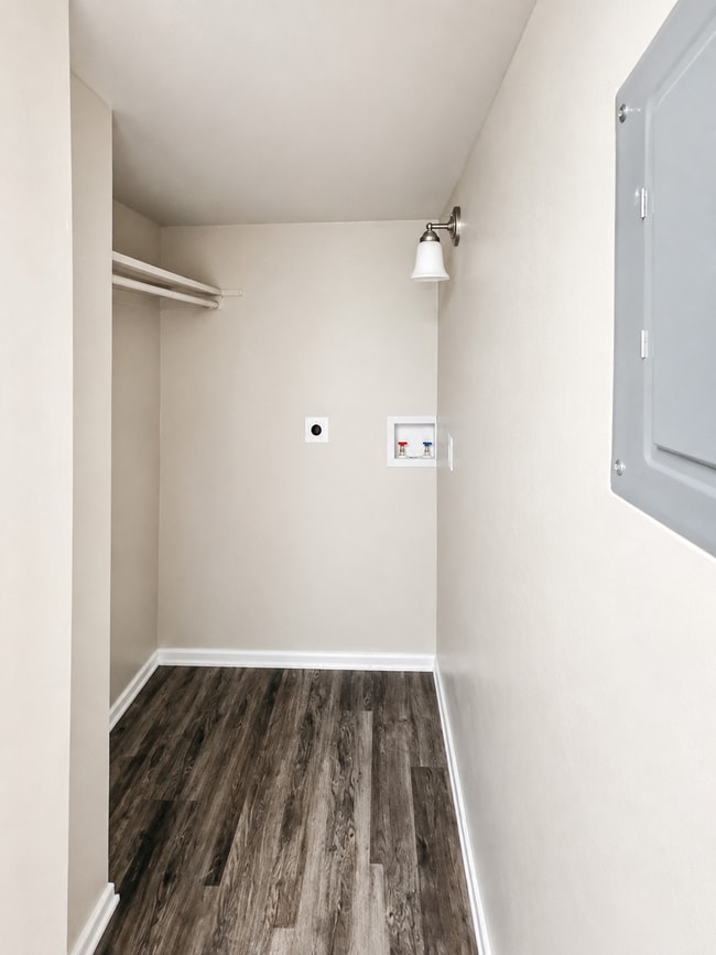 Building Photo - 5995 W Hampden Ave