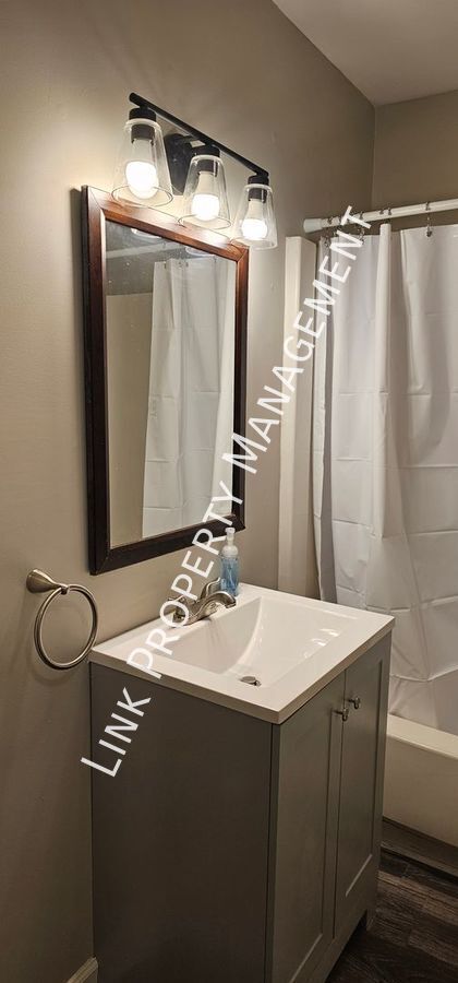 Building Photo - 2310 N Chamberlain Ave