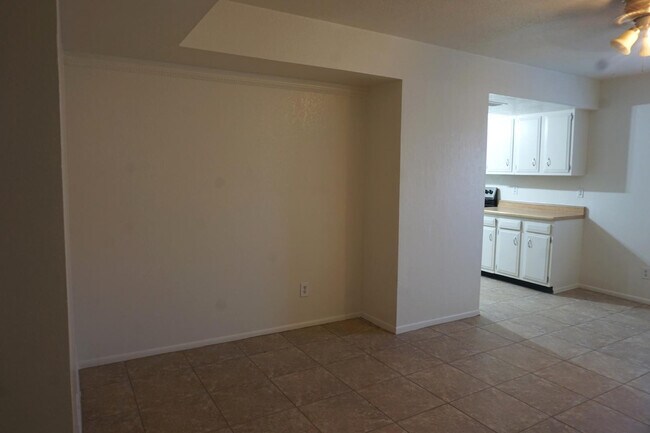 Building Photo - 10851 N 65th Ave