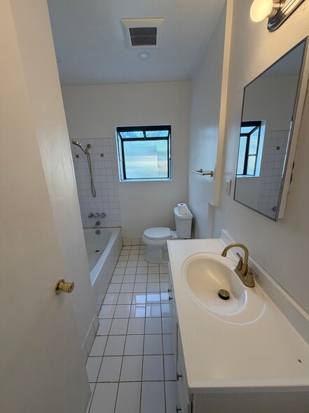 Building Photo - 12136 Hatteras St