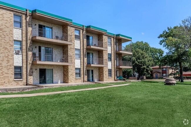 Building Photo - Southgate Apartments
