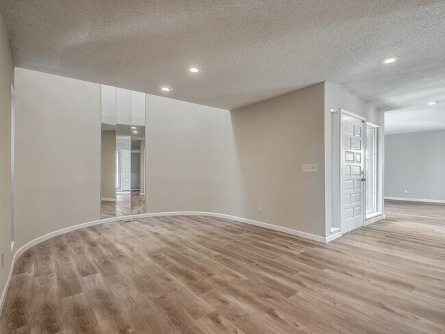 Building Photo - 6409 Miles Ln