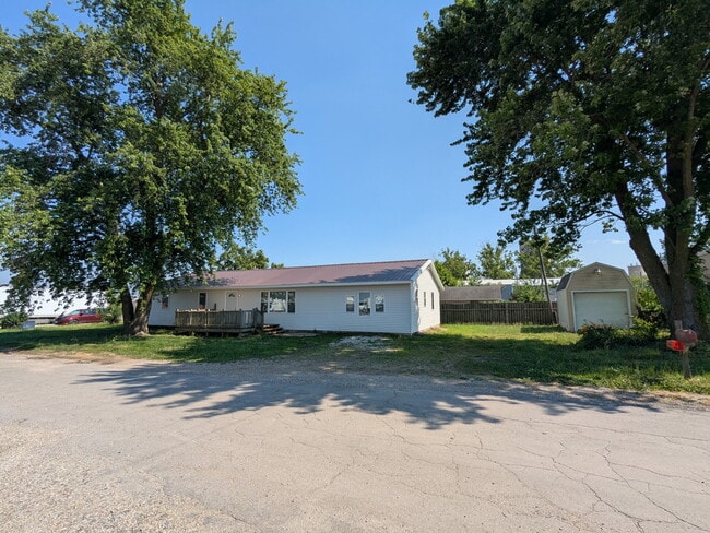 Primary Photo - 425 Paul Ave