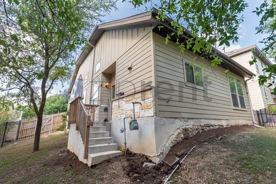Building Photo - Unit 28