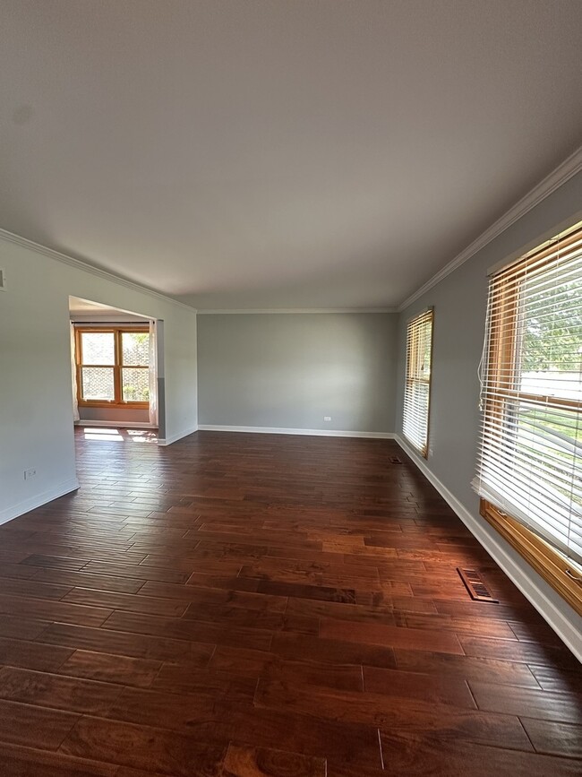 Building Photo - 567 Lorelei Dr