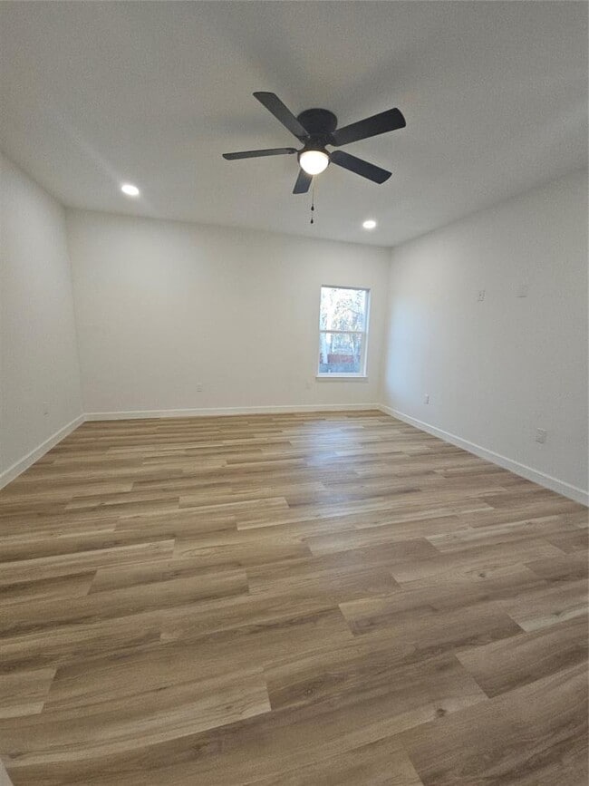 Building Photo - 810 Mora St
