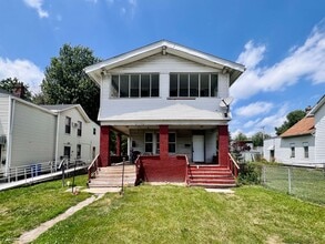 Building Photo - 1419 N Erie St