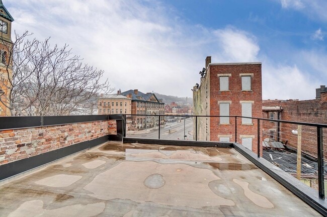 Building Photo - 1534 Republic St