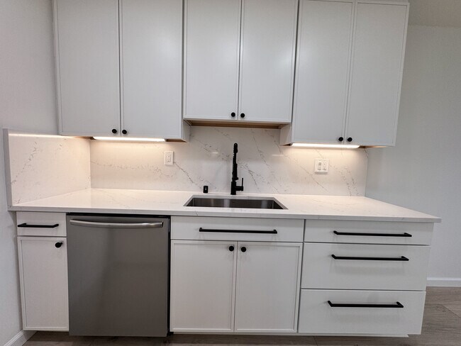 Building Photo - 2721 2nd St