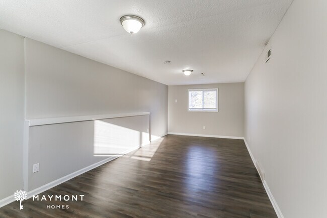 Building Photo - 2897 Falcon Bridge Dr