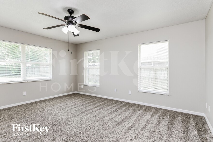 Building Photo - 1323 Arrowhead Ct