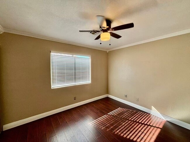 Building Photo - Two-story single-family house