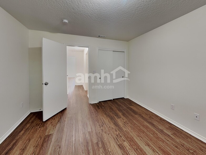 Building Photo - 3008 Woodbridge St