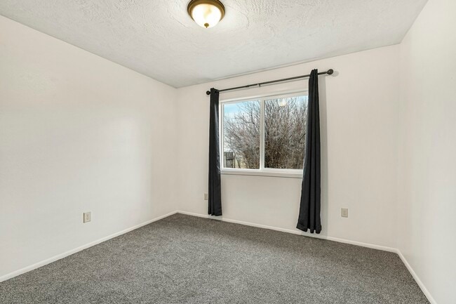 Building Photo - 24 Jaxson Dr