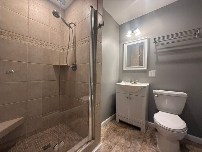 Building Photo - Pet-Friendly 3-Bedroom Home with Fenced Yard, Sun Room & Utilities Included