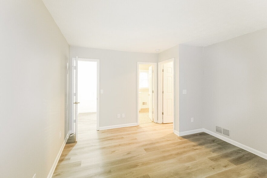 Building Photo - 3138 Calumet Cir NW