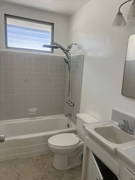 Building Photo - 3426 Mentone Ave